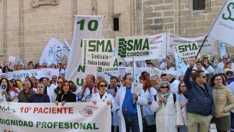 Concentración de médicos el año pasado en Sevilla conmedapa